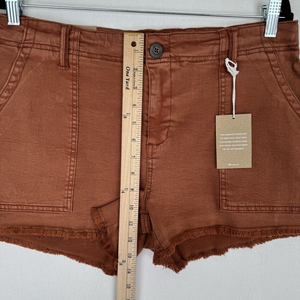 Women’s Rust Frayed Hem Utility Shorts - Picture 15 of 16